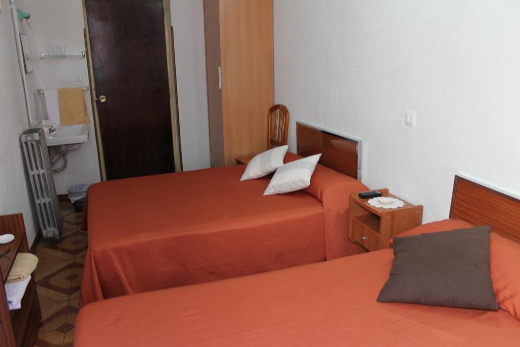 Hostal Xucar Madrid Kamer foto